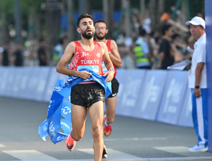 大运精彩瞬间丨冲线一刻|马拉松|成都大运会|金牌_新浪新闻