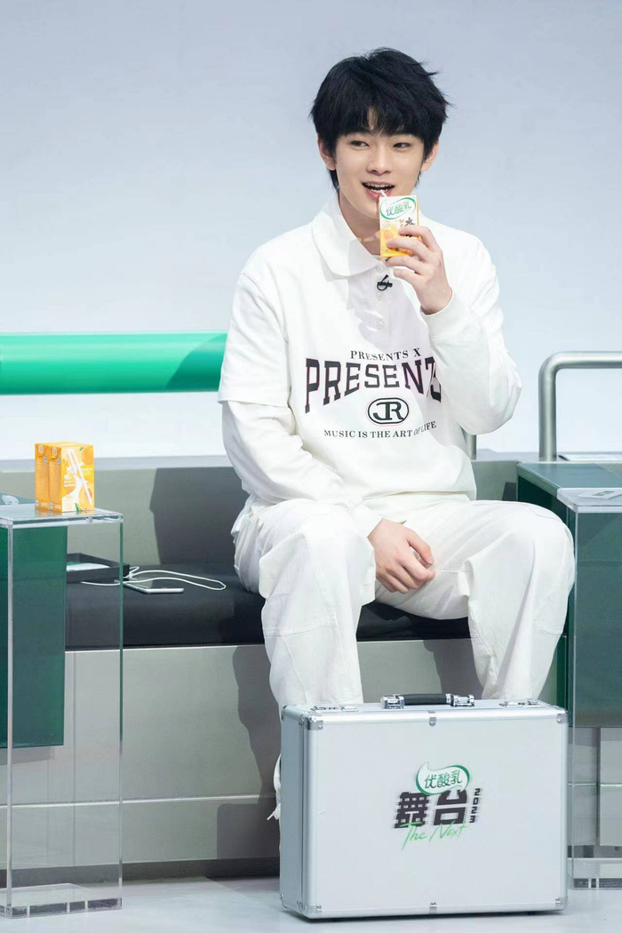 从少年到男孩,不忘初心,追逐音乐,包威尔歌手成长记|逆战|音乐|少年