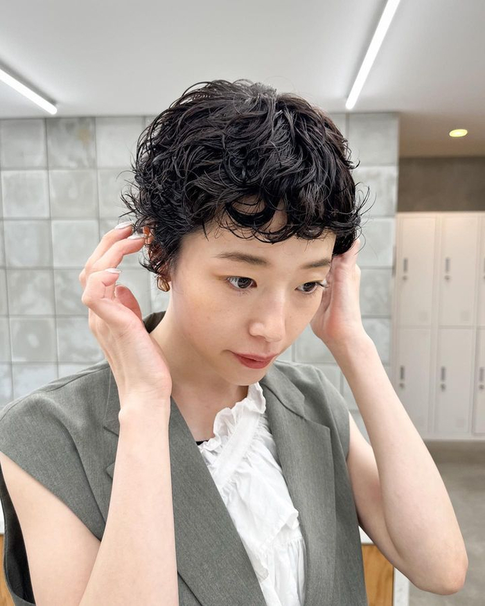 最新流行烫发,烫烫就是不一样,短中长全都有|烫发|发型|长发_新浪新闻