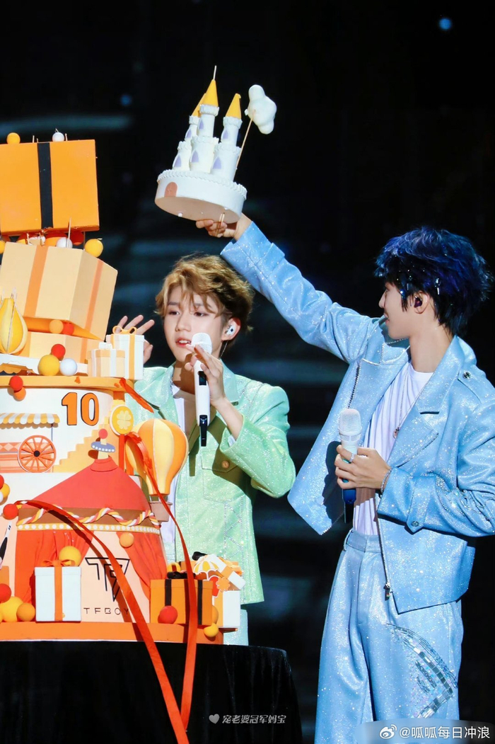 凯源站姐上分,王俊凯王源对视神图|凯源|王源|王俊凯_新浪新闻