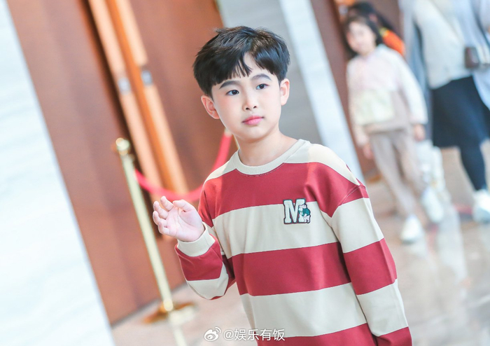 易烊千玺弟弟易烊昱华近照,弟弟真的长大了|易烊千玺|易烊_新浪新闻