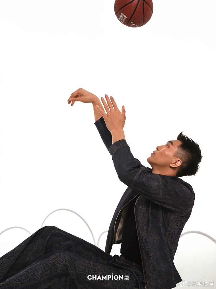 登上《champion体育画报》八月刊封面……|郭艾伦|体育画报|篮球_新浪
