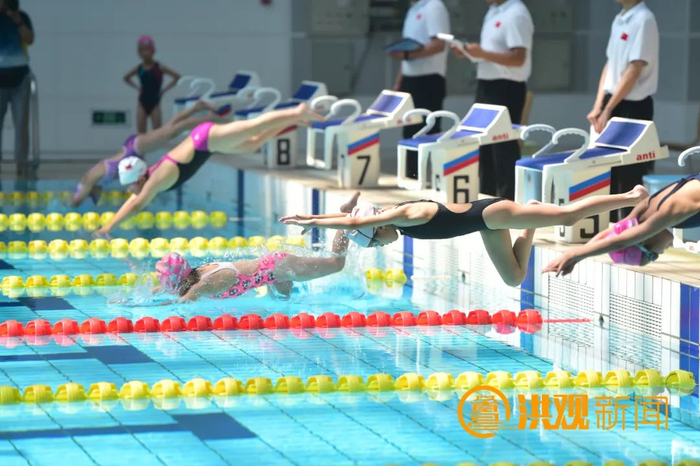 少儿开展游泳健身 洪观新闻记者 喻云亮 摄