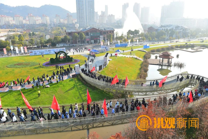 南昌市迎新健步行活动在湾里举行 洪观新闻记者 喻云亮 摄