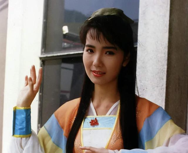 TVB最美女配近况成谜,变娱乐圈“失踪人口”,拍风月片一脱成名