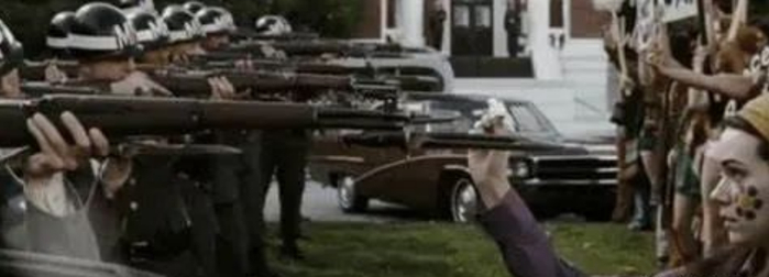 你以枪口向我，我报你以鲜花