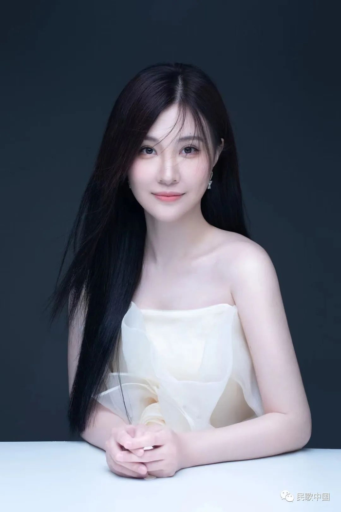 耿婕妤,云飞联袂演唱《秘境之爱》,系我国首部情景山里剧《秘境神农架