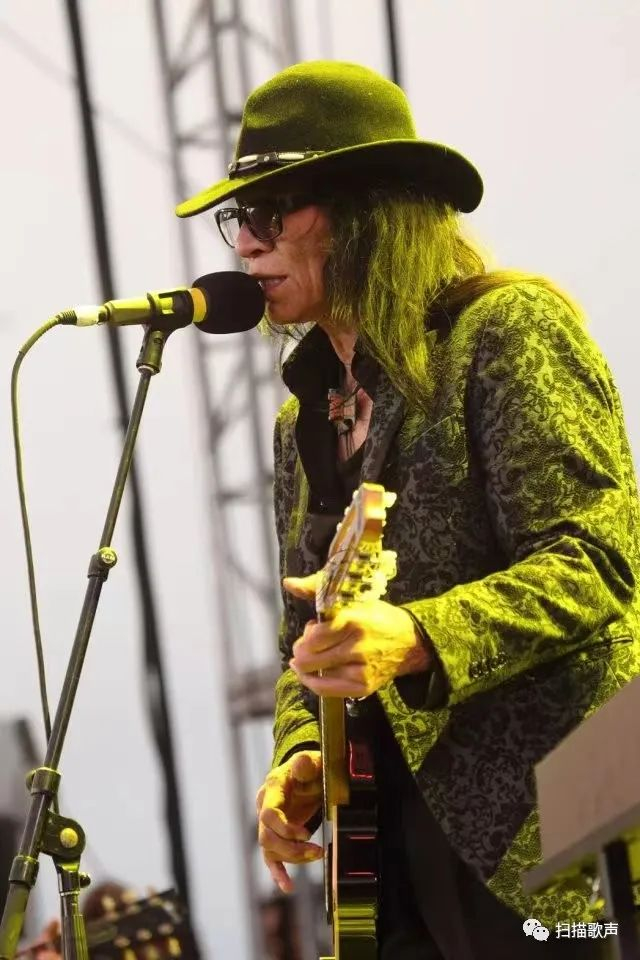 演出中的小糖人罗德里格兹