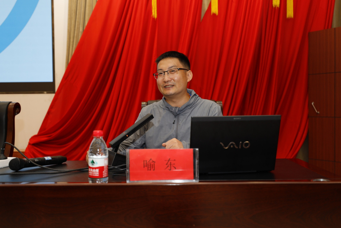 喻    东7676张强教授以《社会组织参与社区治理的路径探索》为