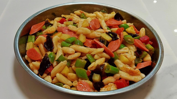 家常炒麻食我家最爱这样做,有菜有面,用勺吃才过瘾,简单美味