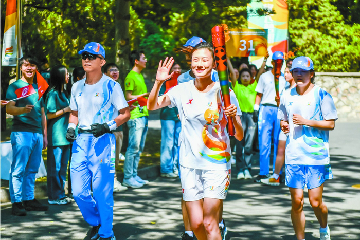 2023年6月10日，成都第31届世界大学生夏季运动会火炬传递启动仪式在北京大学举行。 邓伟摄