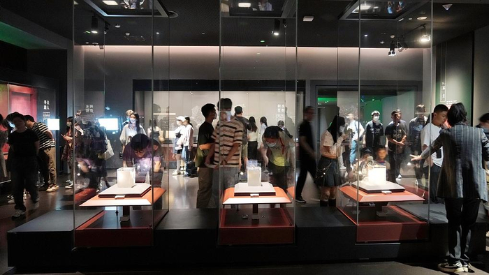 游客在湖南省博物院参观。 视觉中国 资料图