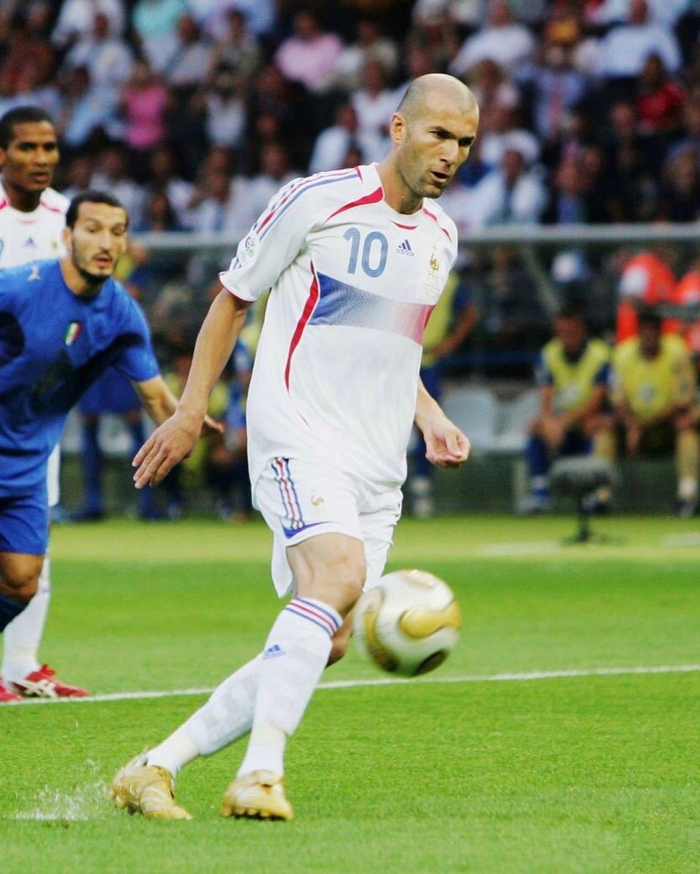 齐达内vs布冯的勺子点球|齐内丁·齐达内|布冯|勺子点球_新浪新闻