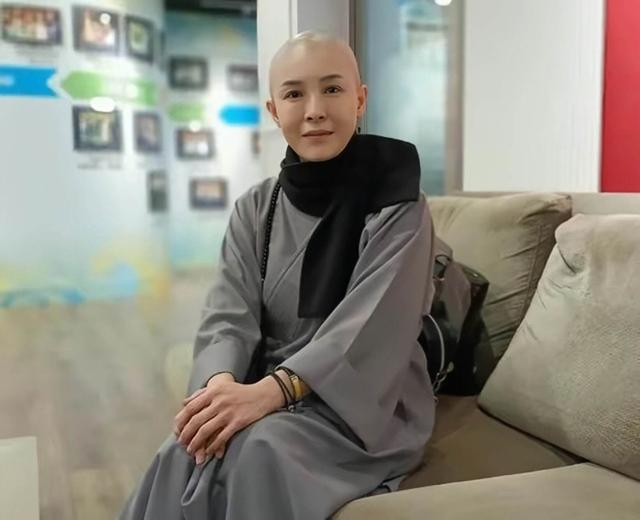 台湾知名女星看破红尘出家罕见露面变慈眉善目为男友未婚产子