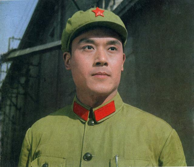 男神达式常 30张罕见老照片 从少年到83岁 眼神柔和 无欲无争 温润