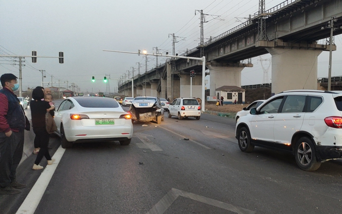 2021年2月21日，河南安阳，张亚周父亲驾驶特斯拉发生追尾事故。受访者供图