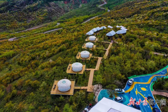 和政县大桦梁星语云端旅游景区民宿集群。