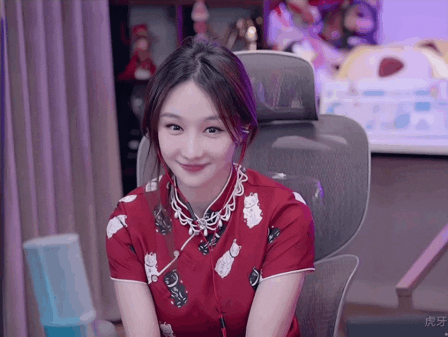 那时候的uzi和奥咪咪还没结婚哦~),本来还有神超和其女友的,但是神超