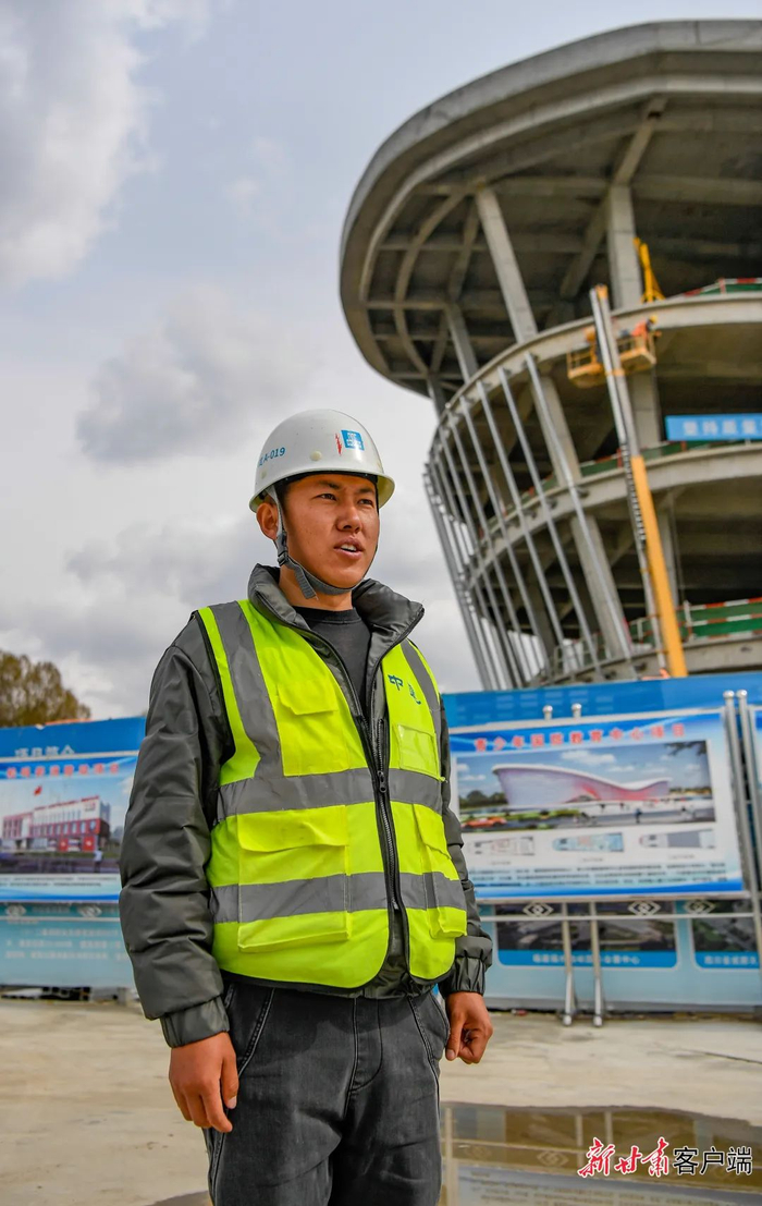 高佳鹏介绍项目建设情况。