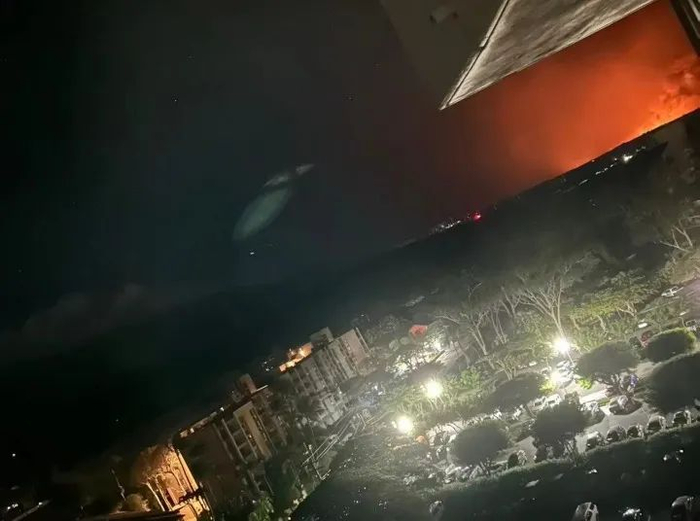 夜幕下的野火 受访者供图