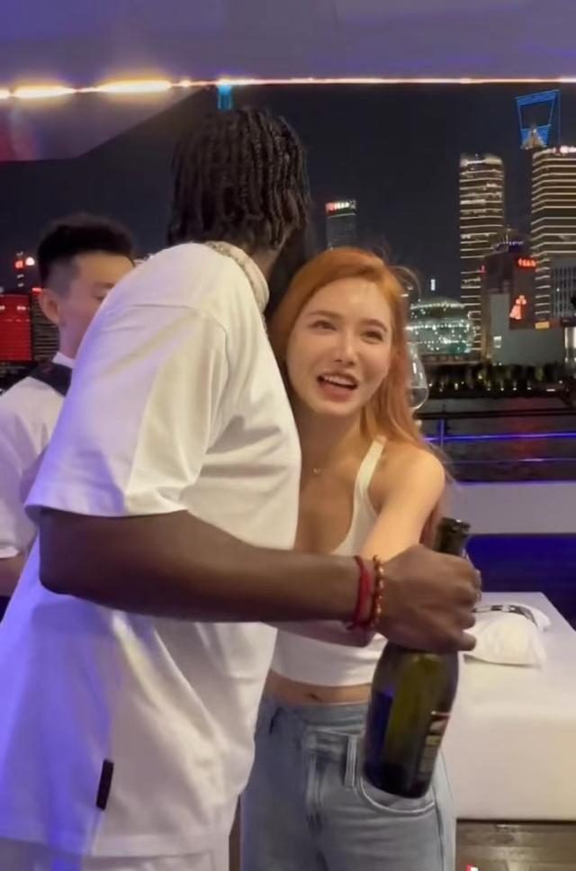 在上海开游艇派对,多位女网红捧场,气氛非常棒|詹姆斯·哈登|哈登|女