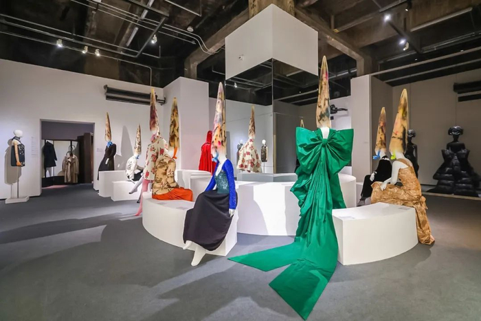 一个旧衣展登陆上海你可以找到陈坤孙俪李宇春等最有故事的挚爱旧衣