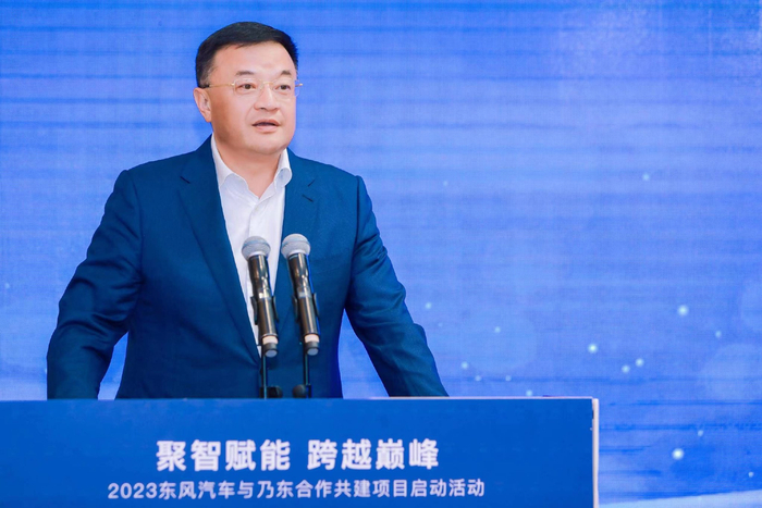 （尤峥详解东风公司“转型升级三年行动”。受访者/图）