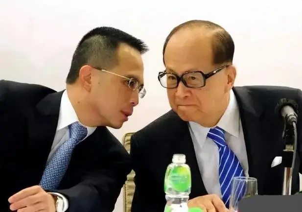 李嘉诚与儿子李泽钜