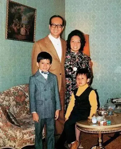 李嘉诚一家四口