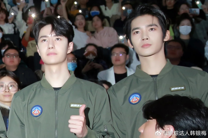 王一博,于适两大帅哥同框照,帅的有点突出啦