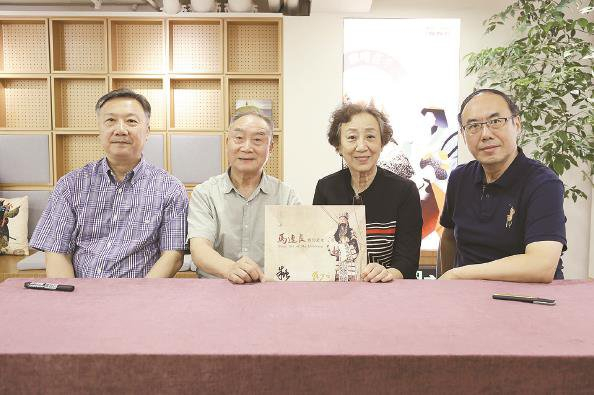             朱强、陈少云、马小曼、马龙（从左至右）在粉丝见面会上          