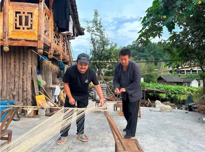 抖音@山白团队：向清标与向宏俊