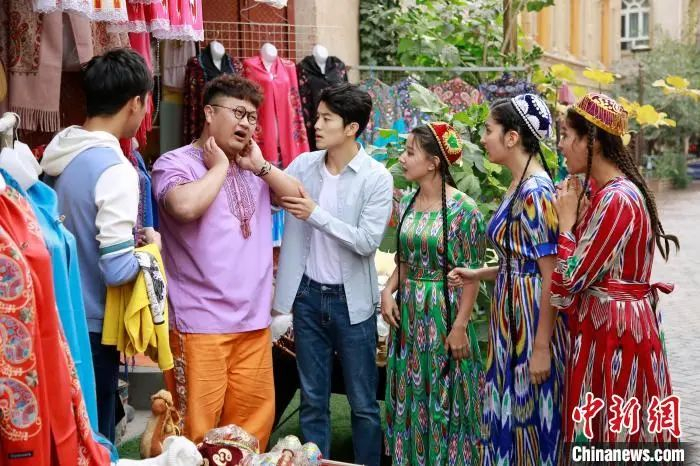 2020年10月期间电影《喀什古丽》在新疆喀什古城拍摄时的剧照。　杨韬　摄