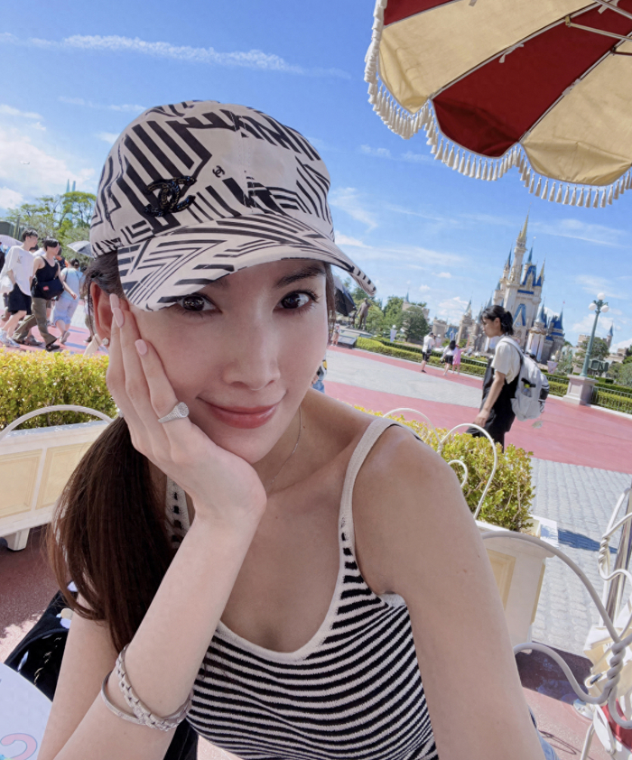 13岁kimi罕露侧颜,不像林志颖像费曼|陈若仪|林志颖|kimi_新浪新闻