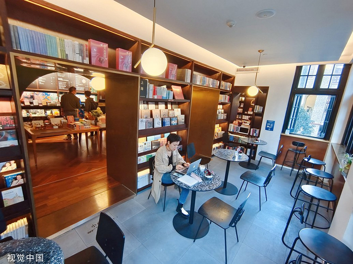 2021年11月19日，上海，思南书局内景。