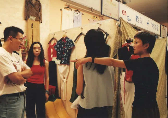 内地影史第一部女女爱情片来自李玉|今年夏天|手册|导演|编剧|纪录片_新浪新闻