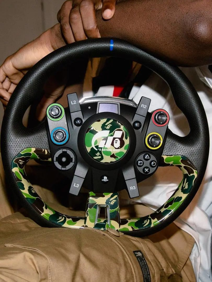 流量为王?supreme 联手「美国肖战」引发巨大争议