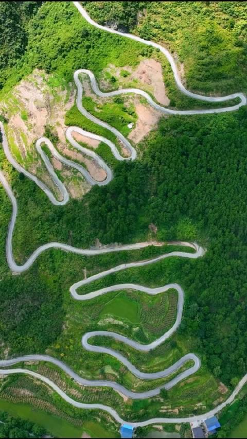 南川区金山镇通往科门寨的盘山公路