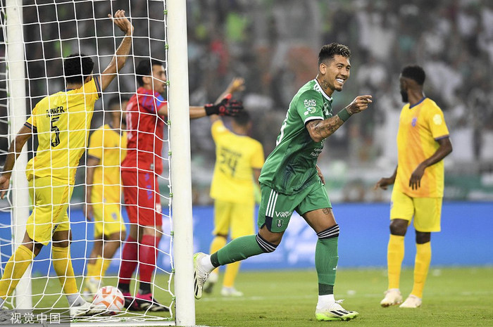 菲尔米诺加盟吉达国民后，联赛首秀就上演帽子戏法。