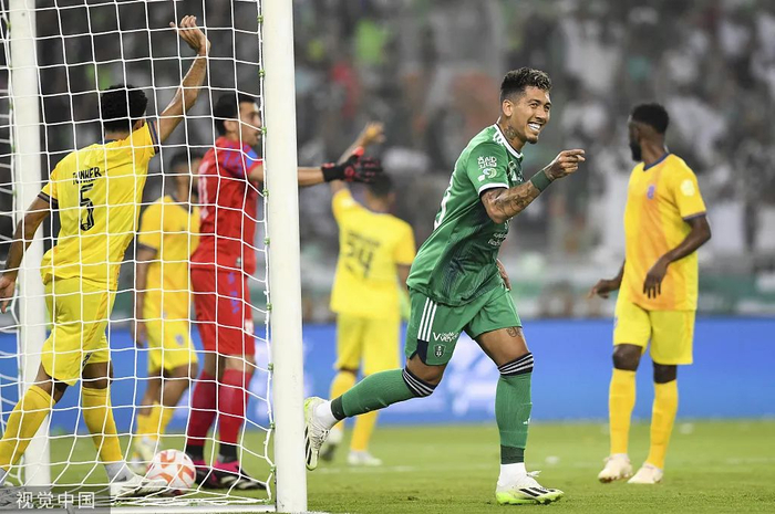 菲尔米诺加盟吉达国民后，联赛首秀就上演帽子戏法。