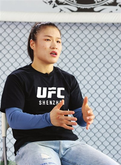 张伟丽荣获ufc年度最佳表现奖图