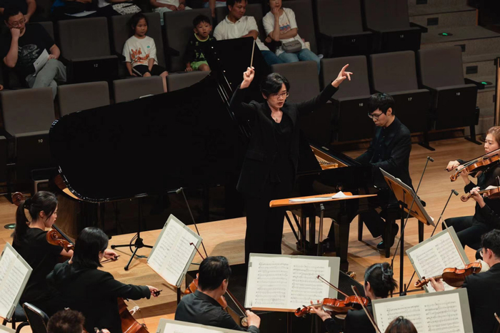 赖嘉静、苏州交响乐团和青年艺术家李天佑演出