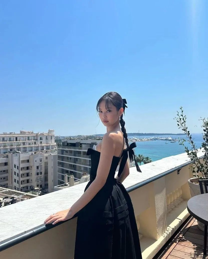 jennie推动下的bowcore美学风格如何演绎全新的女性魅力