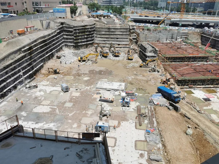 △青医附院崂山院区地下停车场现场图