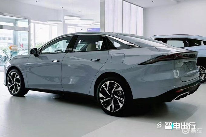吉利确认:新轿车9天后预售!比秦PLUS更大、更省油__财经头条