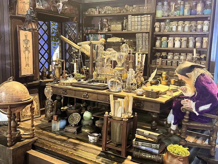 魔幻题材的微型装置作品