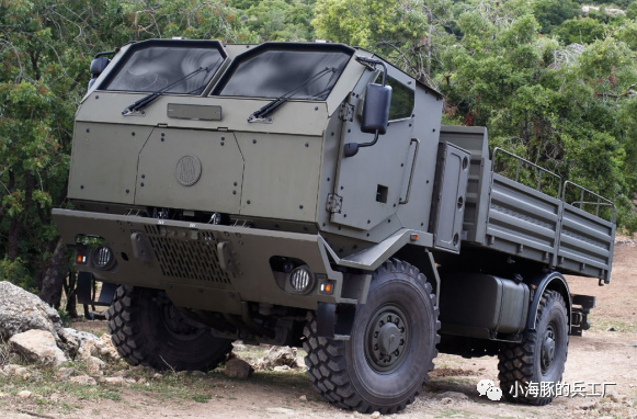 经典不过时,捷克狂购太拖拉军卡,内八字轮胎,世界独一份