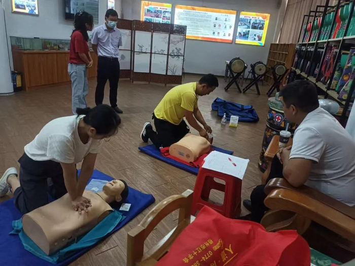 学习急救技术 守护生命安全|红十字救护员证|急救|红十字会_新浪新闻