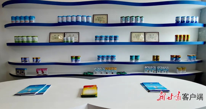 燎原乳业产品展示。