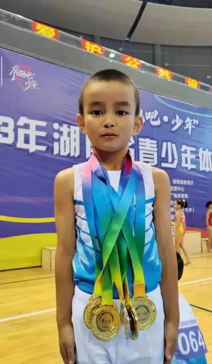 首次参赛,夺5金2银!这个7岁湖南伢子还有更大梦想